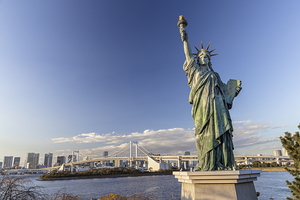 Statue of liberty replica in odaiba tokyo 