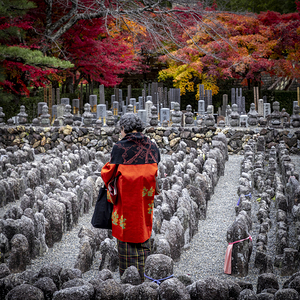 Elderly woman prays in the Adashino Nenbutsuji cemetery