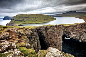 Sorvágsvatn lake in faroe 