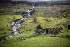 house with green roof in saksun