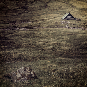 houses in saksun 