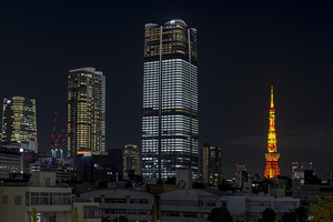 night view of the Tokyo tower and other skyscrapers