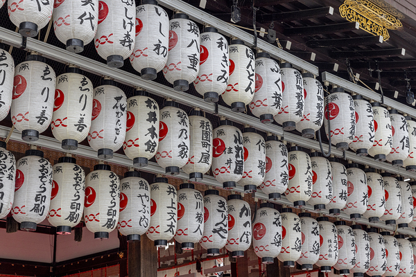 Rows of japanese lanterns hanging in a shinto shrine Print