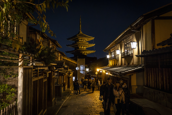 Tourists walking down ancient street with yasaka pagoda Print