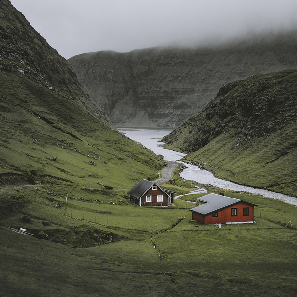 lonely houses in saksun