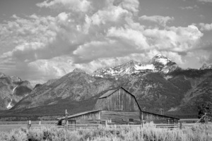 Moulton Barn B&W