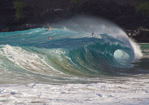 Riding the shorebreak wave at Makapuu