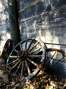 Old Wagon Wheel