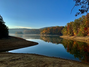 Blue Ridge Lake Fall Colores
