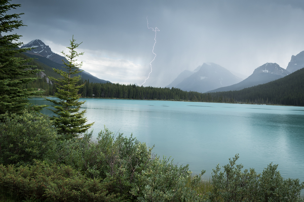 Lightning in the Mountains by Rhammes