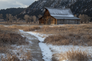 DSC 1144 barn sunrise 16x24