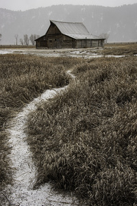  DSC9166   snowy barn small