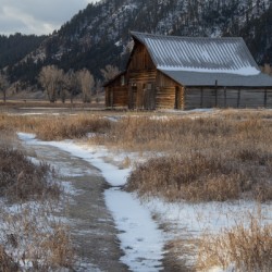 DSC 1144 barn sunrise 16x24