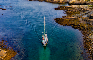 Sailboat entering Perkins Cove