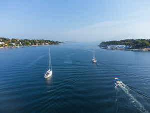 Sailboats and a motorboat in the swedish archipelago