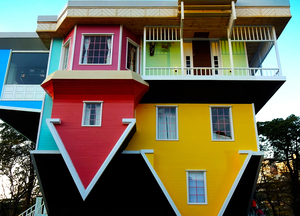 AD-Upside Down House in Taipei