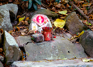 HK Island-RE - Small Worshipping Place along the Mountain Side 01