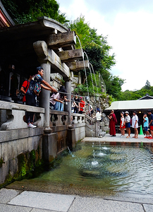Japan-RE - People Drinking Sacred Water 1
