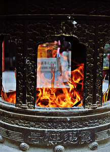 HK Island-RE - Smoke and Fire inside the temple 17