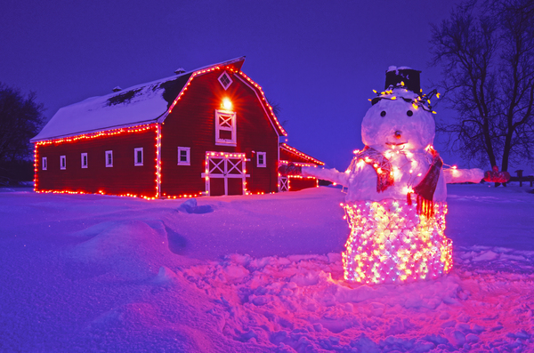 Red Barn snowman by Dave Reede Photohgraphy