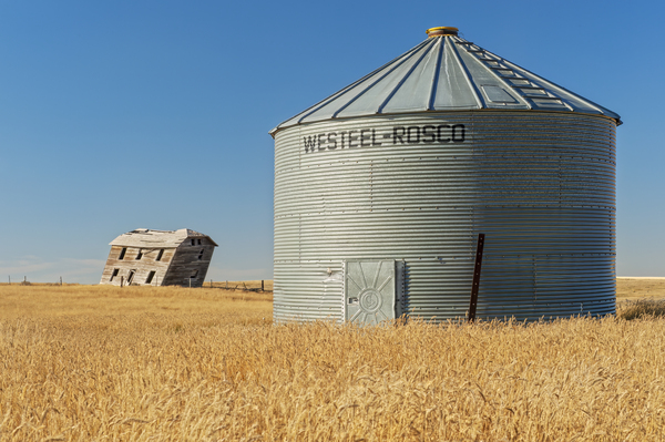 abandoned farm house old grain bin by Dave Reede Photohgraphy