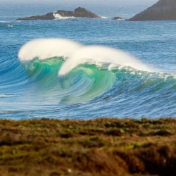 Lighthouse Wave