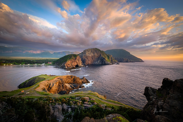 Bottle Cove le soir by Guy Boudreau