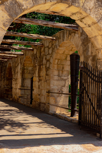 entrance to the Alamo 