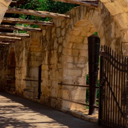 entrance to the Alamo 