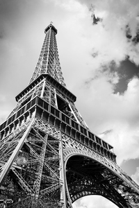 Eiffel tower in black and white