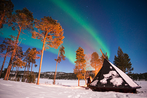 Northern lights by the lake