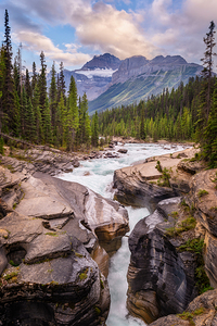 Mistaya canyon in Alberta
