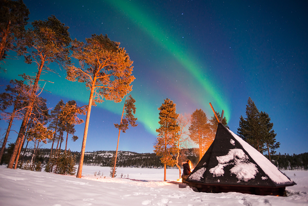 Northern lights by the lake