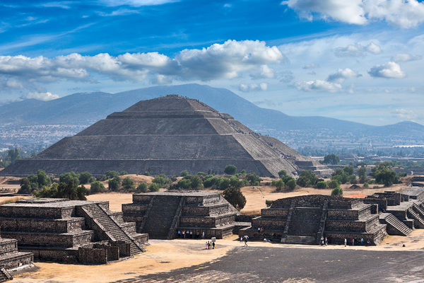 Teotihuacan Pyramids by Dmitry Rukhlenko