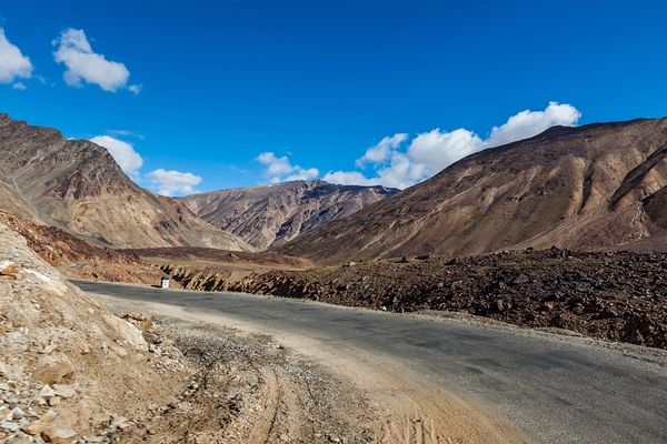 Manali Leh road by Dmitry Rukhlenko