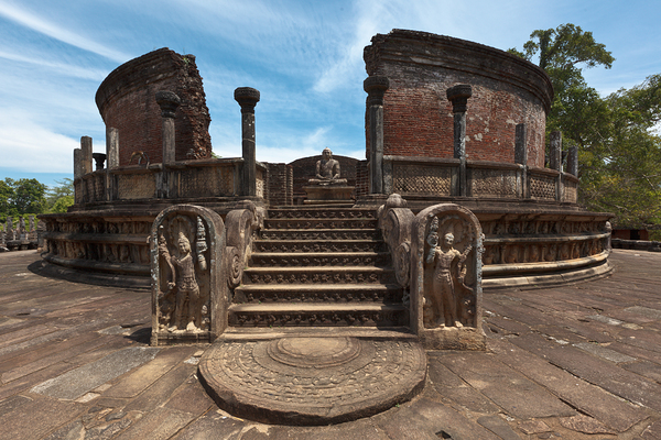 Ancient Vatadage Buddhist stupa by Dmitry Rukhlenko