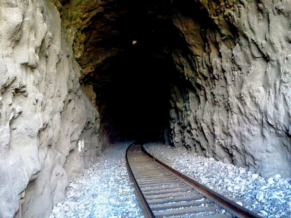 Rail tunnel by Missouri Micky