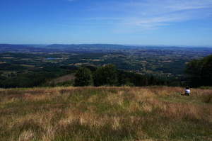 A girl watches France