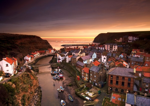 Cityscape At Sunset, Staithes, Yorkshire, England  Imprimer