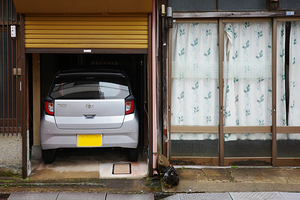 Urban Compact - Japanese Backstreet Garage