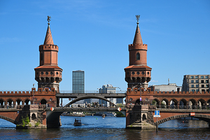Oberbaum Bridge Berlin Germany 01