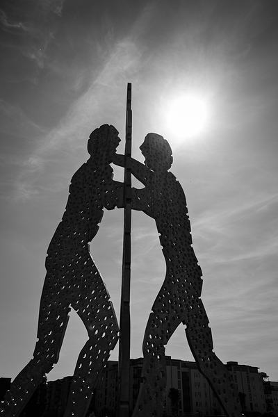Molecule Man Berlin - Unity in Silhouette by Matthias Hauser
