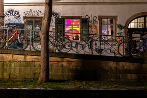 Night shot of the Blauer Salon bar in Tübingen 