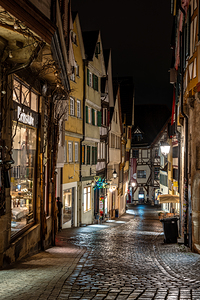 Night shot of the Marktgasse in Tübingen