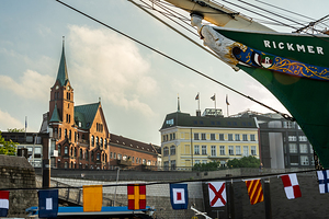 St. Pauli Landungsbrücken in Hamburg with famous historic sailing boat Rickmer Rickmers in the foreground
