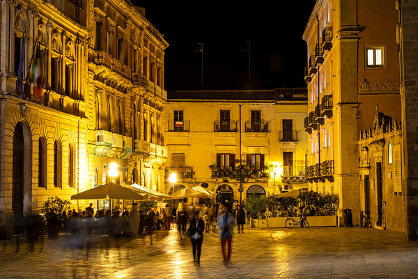Night shot of square and baroque buildings in beautiful ancient Italian city Syracuse on the island of Sicily Print