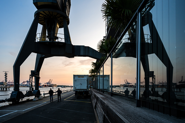 Dockland Historic Crane and People Imprimer