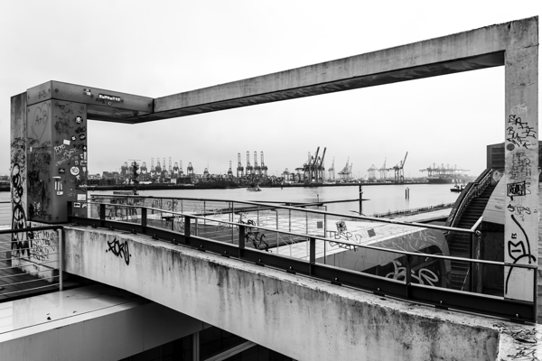 Black and white shot of the Elbe River in Hamburg seen through concrete arch Print