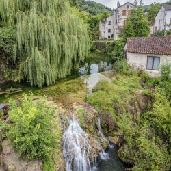 VILLAGE DE VERS SUR LE CHEMIN DE COMPOSTELLE