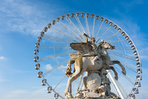La renommee montee sur Pegase against ferris-wheel in Paris